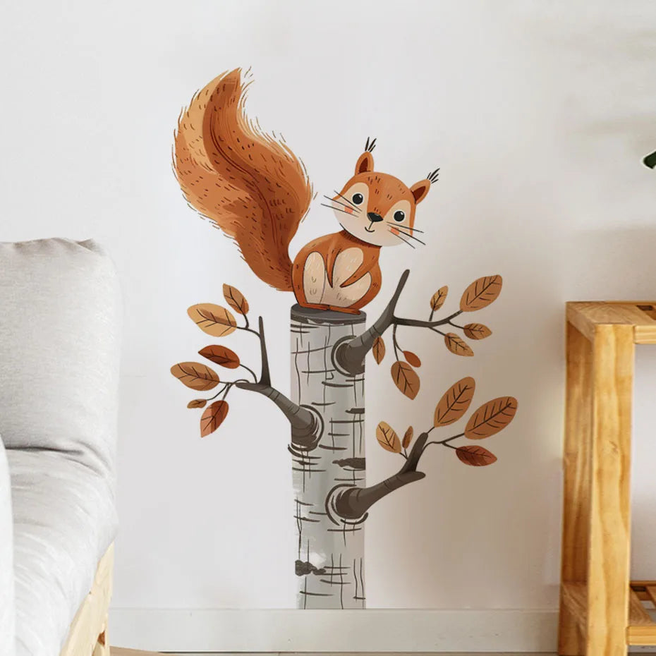 Eichhörnchen auf Stamm Wandtattoo