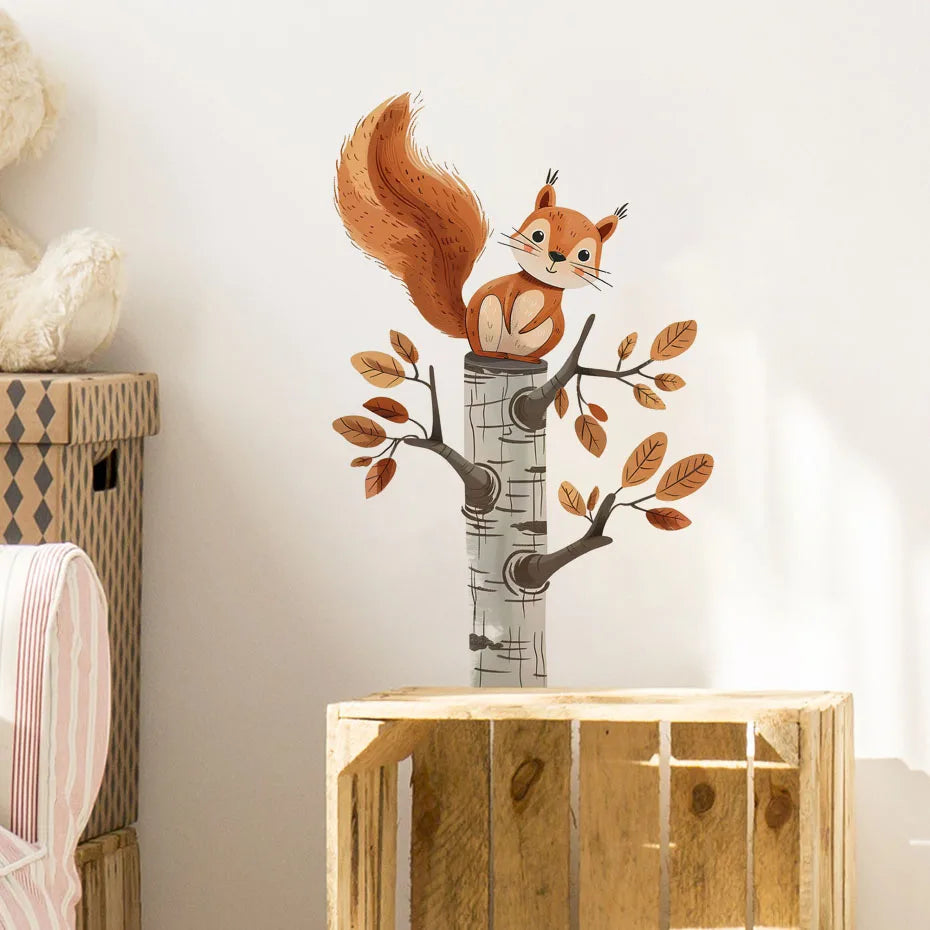 Eichhörnchen auf Stamm Wandtattoo