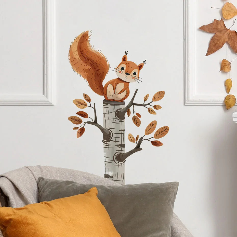 Eichhörnchen auf Stamm Wandtattoo