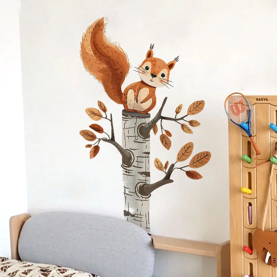 Eichhörnchen auf Stamm Wandtattoo