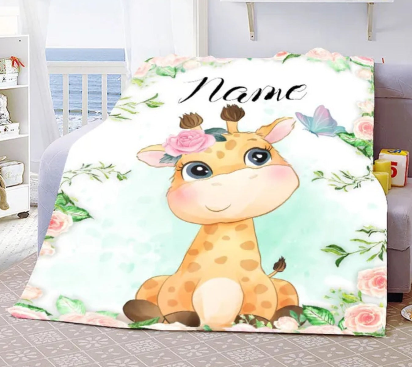 Namensdecke Giraffenbaby mit Rosen und Schmetterling