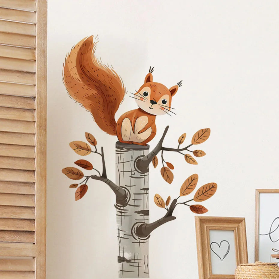 Eichhörnchen auf Stamm Wandtattoo
