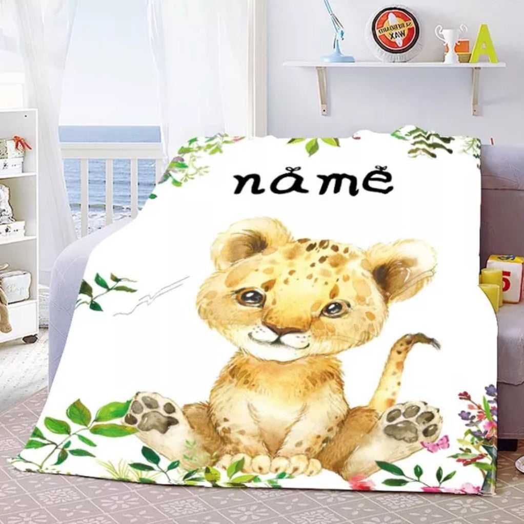 Namensdecke kleiner Baby Löwe sitzend